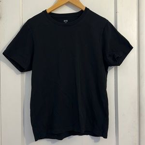 Uniqlo black tee